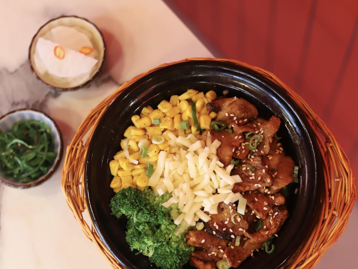 烤五花肉煲仔饭