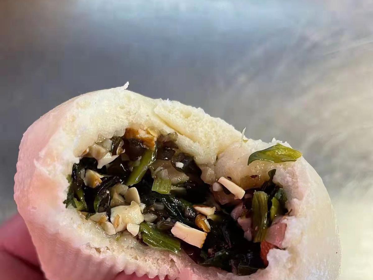 大包子(牛肉、韭菜鸡蛋、荠菜香菇木耳)