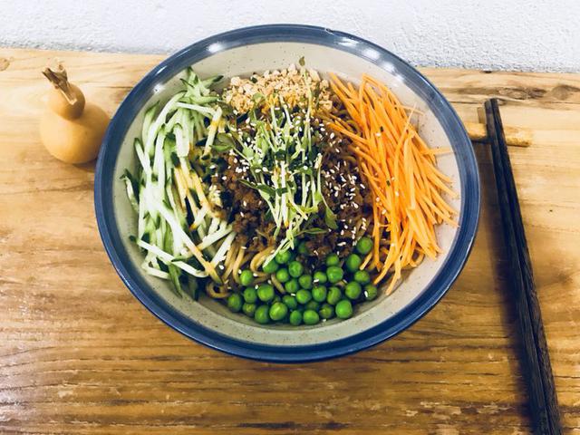 巷子口杂酱面