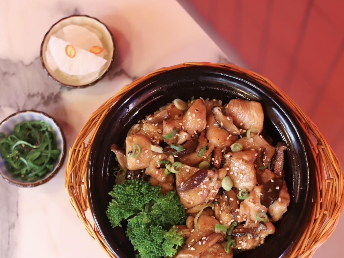 香菇滑雞煲仔饭