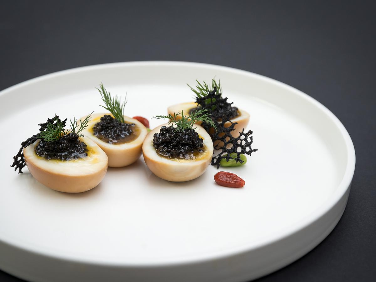 Oeufs mollets fumés caviar