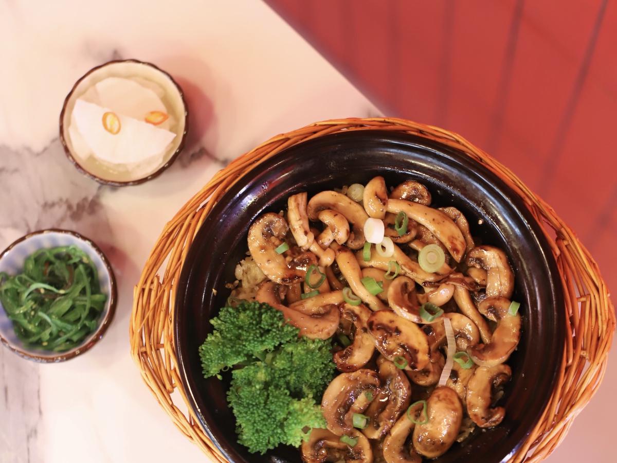 菌菇煲仔饭