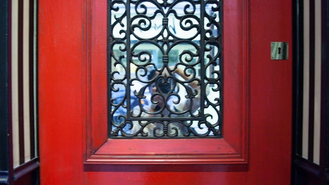 小红门 Little Red Door